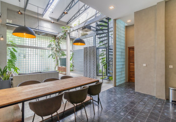 Renovated 2 Bedroom Townhouse For Rent - Tonle Bassac, Phnom Penh thumbnail