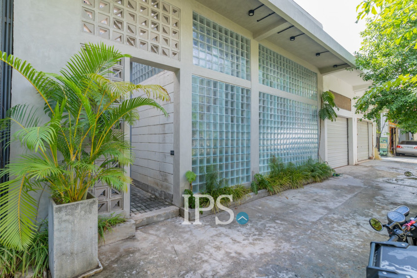 Renovated 2 Bedroom Townhouse For Rent - Tonle Bassac, Phnom Penh