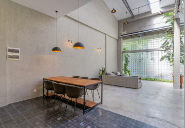 Renovated 2 Bedroom Townhouse For Rent - Tonle Bassac, Phnom Penh thumbnail