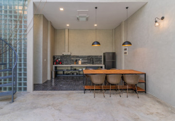 Renovated 2 Bedroom Townhouse For Rent - Tonle Bassac, Phnom Penh thumbnail