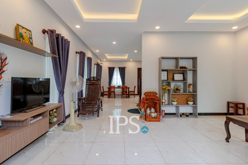 3 Bedroom Villa For Sale - Borey Tourism, Kandaek, Prasat Bakong, Siem Reap