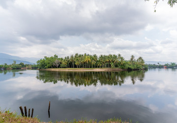 10,615 Sqm Land For Sale - Along Preaek Tuek Chu, Kampot Province thumbnail