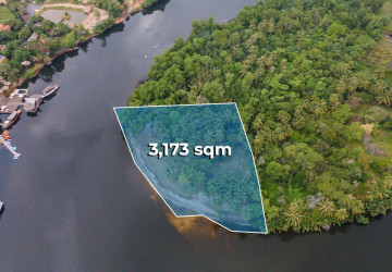 10,615 Sqm Land For Sale - Along Preaek Tuek Chu, Kampot Province thumbnail