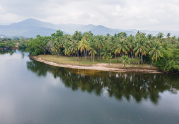 10,615 Sqm Land For Sale - Along Preaek Tuek Chu, Kampot Province thumbnail
