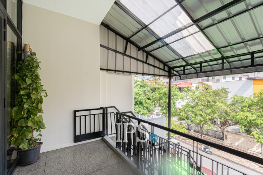Renovated Duplex 2 Bedroom Apartment For Rent - Tonle Bassac, Phnom Penh