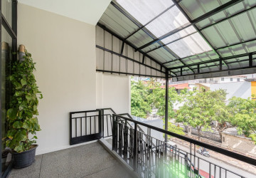 Renovated Duplex 2 Bedroom Apartment For Rent - Tonle Bassac, Phnom Penh thumbnail