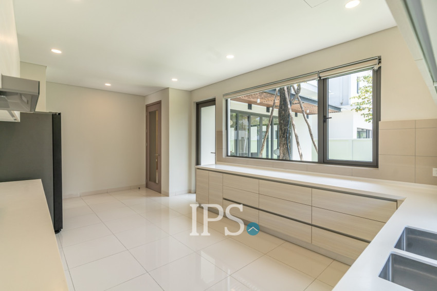5 Bedroom Luxury Villa For Sale - Borey Chankiri, Preaek Kampues, Phnnom Penh