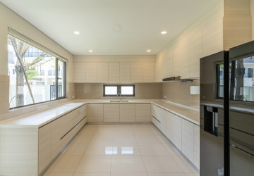 5 Bedroom Luxury Villa For Sale - Borey Chankiri, Preaek Kampues, Phnnom Penh thumbnail