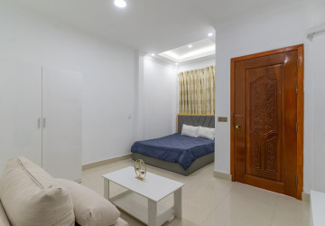 3 Bedroom Townhouse For Rent - Phsar Kandal 1, Phnom Pennh thumbnail