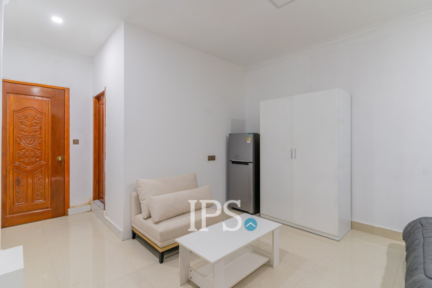 3 Bedroom Townhouse For Rent - Phsar Kandal 1, Phnom Pennh