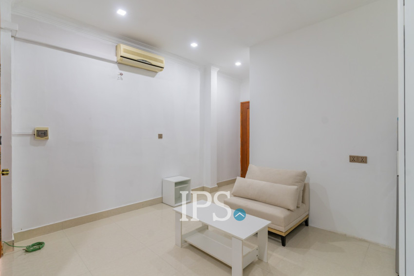 3 Bedroom Townhouse For Rent - Phsar Kandal 1, Phnom Pennh