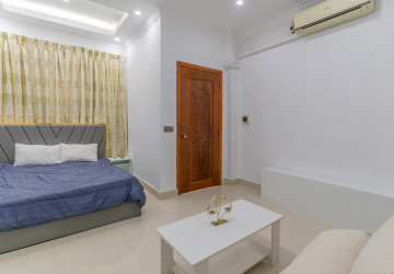3 Bedroom Townhouse For Rent - Phsar Kandal 1, Phnom Pennh thumbnail