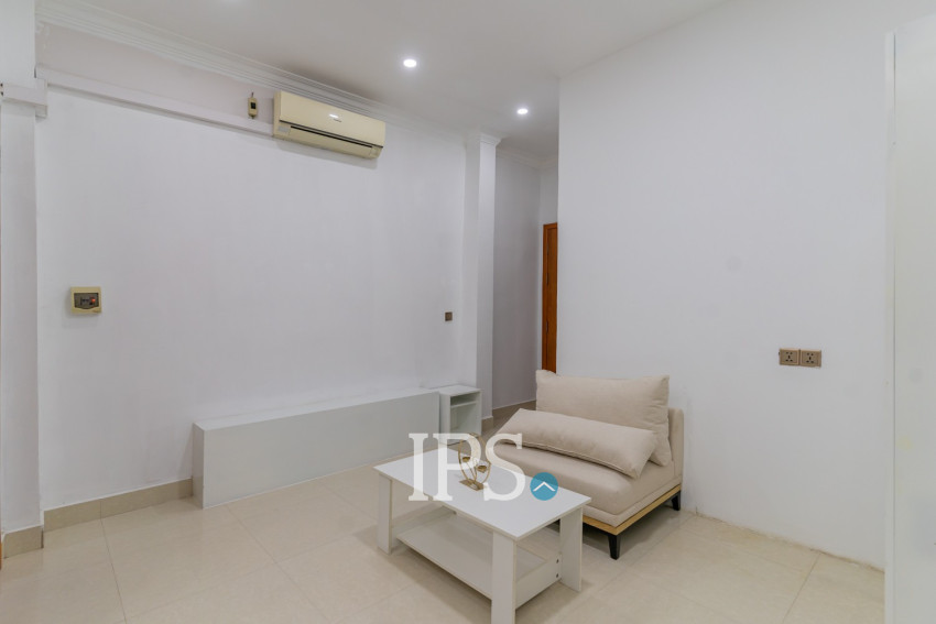 3 Bedroom Townhouse For Rent - Phsar Kandal 1, Phnom Pennh