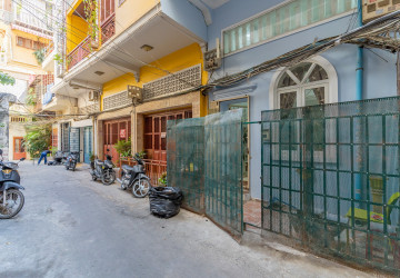 3 Bedroom Townhouse For Rent - Phsar Kandal 1, Phnom Pennh thumbnail