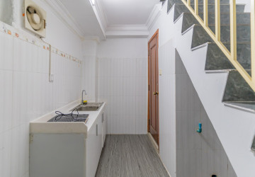 3 Bedroom Townhouse For Rent - Phsar Kandal 1, Phnom Pennh thumbnail