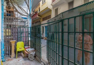 3 Bedroom Townhouse For Rent - Phsar Kandal 1, Phnom Pennh thumbnail