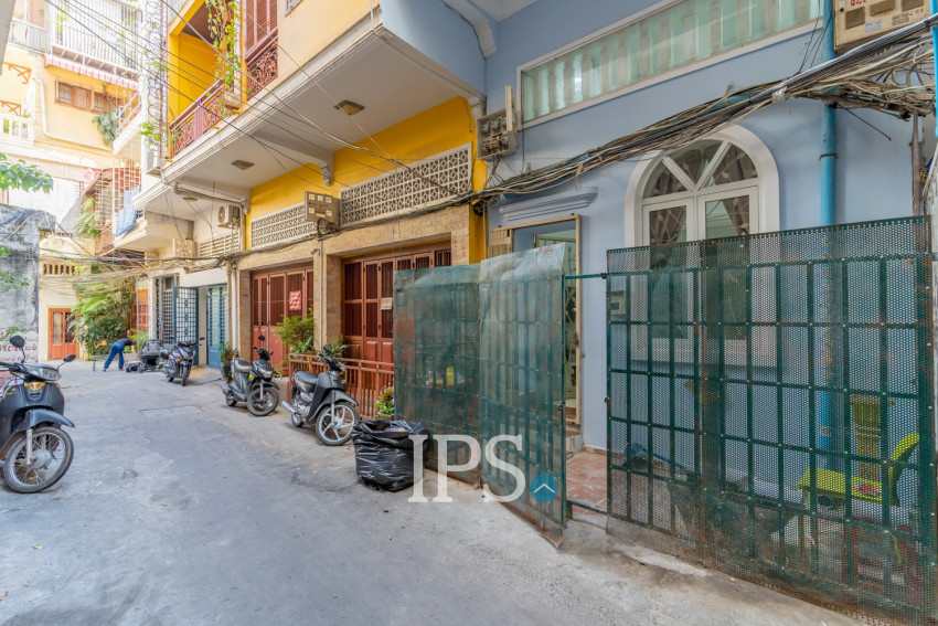 3 Bedroom Townhouse For Rent - Phsar Kandal 1, Phnom Pennh