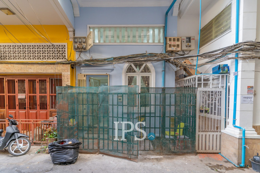 3 Bedroom Townhouse For Rent - Phsar Kandal 1, Phnom Pennh