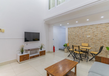 3 Bedroom Townhouse For Rent - Phsar Kandal 1, Phnom Pennh thumbnail