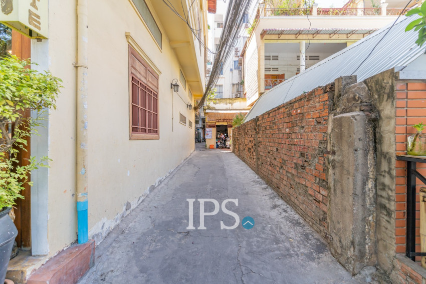 3 Bedroom Townhouse For Rent - Phsar Kandal 1, Phnom Pennh