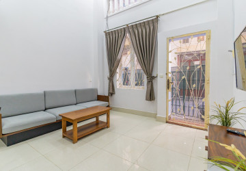 3 Bedroom Townhouse For Rent - Phsar Kandal 1, Phnom Pennh thumbnail