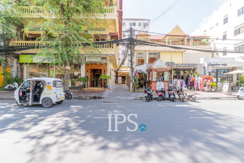 3 Bedroom Townhouse For Rent - Phsar Kandal 1, Phnom Pennh