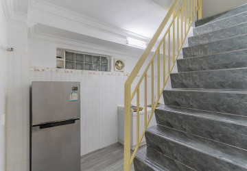 3 Bedroom Townhouse For Rent - Phsar Kandal 1, Phnom Pennh thumbnail
