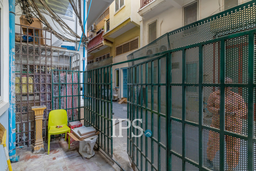 3 Bedroom Townhouse For Rent - Phsar Kandal 1, Phnom Pennh