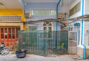3 Bedroom Townhouse For Rent - Phsar Kandal 1, Phnom Pennh thumbnail