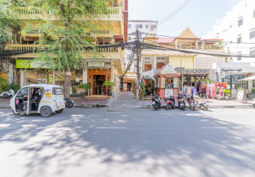 3 Bedroom Townhouse For Rent - Phsar Kandal 1, Phnom Pennh thumbnail