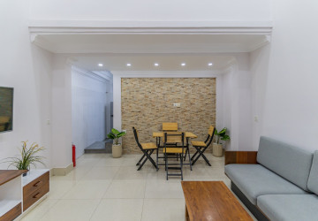 3 Bedroom Townhouse For Rent - Phsar Kandal 1, Phnom Pennh thumbnail