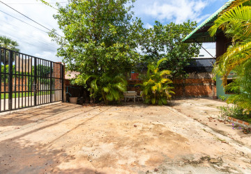 4 Bedroom Wooden House For Rent - Sala Kamreuk, Siem Reap thumbnail