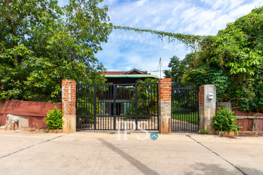 4 Bedroom Wooden House For Rent - Sala Kamreuk, Siem Reap