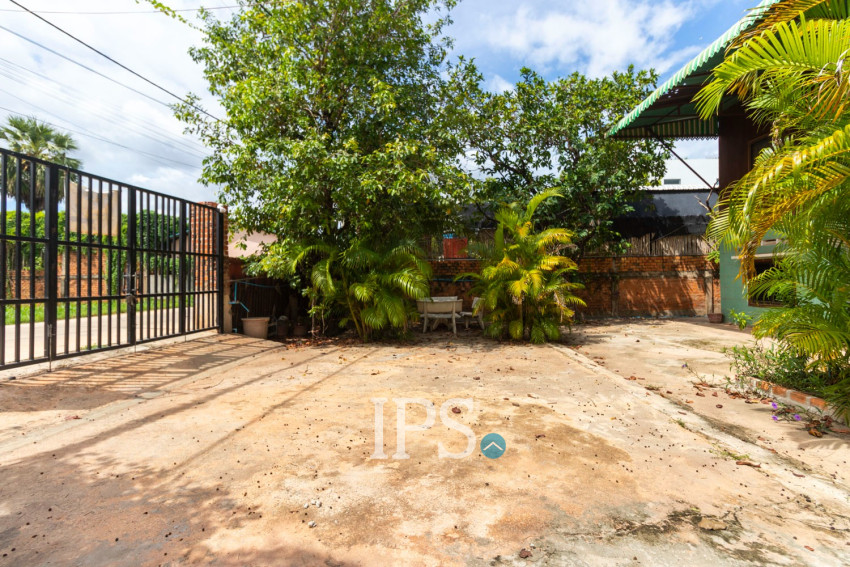 4 Bedroom Wooden House For Rent - Sala Kamreuk, Siem Reap