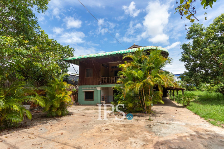 4 Bedroom Wooden House For Rent - Sala Kamreuk, Siem Reap