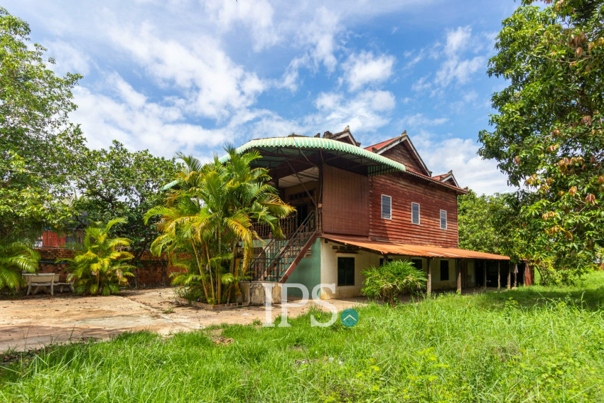 4 Bedroom Wooden House For Rent - Sala Kamreuk, Siem Reap
