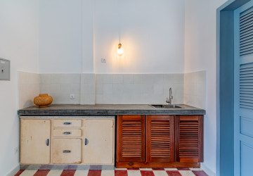 Renovated 1 Bedroom Apartment For Rent - Wat Phnom, Phnom Penh thumbnail