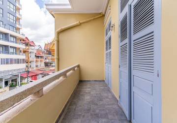 Renovated 1 Bedroom Apartment For Rent - Wat Phnom, Phnom Penh thumbnail