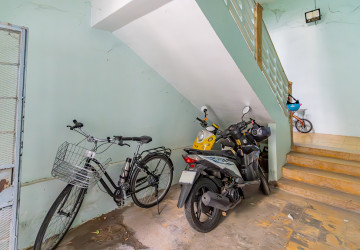 Renovated 1 Bedroom Apartment For Rent - Wat Phnom, Phnom Penh thumbnail