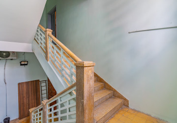 Renovated 1 Bedroom Apartment For Rent - Wat Phnom, Phnom Penh thumbnail