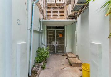 Renovated 1 Bedroom Apartment For Rent - Wat Phnom, Phnom Penh thumbnail