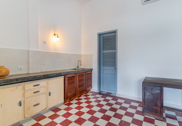 Renovated 1 Bedroom Apartment For Rent - Wat Phnom, Phnom Penh thumbnail