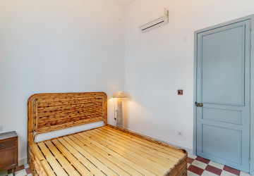 Renovated 1 Bedroom Apartment For Rent - Srah Chork, Phnom Penh thumbnail