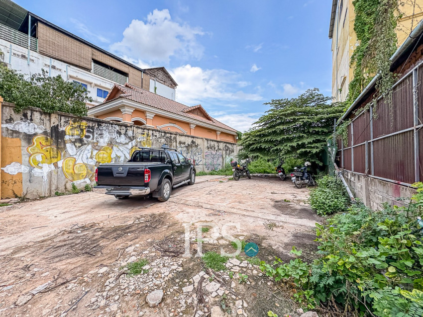 11 Bedroom Hotel Business For Sale - Svay Dangkum, Siem Reap