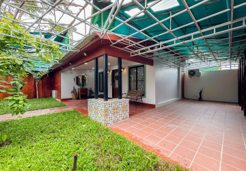 6 Bedroom Villa For Rent - Sangkat Sambour, Siem Reap thumbnail