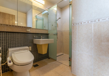 2 Bedroom Condo For Rent - De Castle Royal, BKK1, Phnom Penh thumbnail