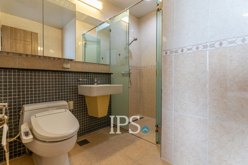 2 Bedroom Condo For Rent - De Castle Royal, BKK1, Phnom Penh