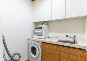 2 Bedroom Condo For Rent - De Castle Royal, BKK1, Phnom Penh thumbnail