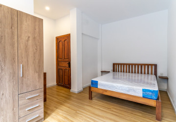 Renovated 2 Bedroom Apartment For Rent - Tonle Bassac, Phnom Penh thumbnail