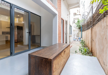 Renovated 2 Bedroom Apartment For Rent - Tonle Bassac, Phnom Penh thumbnail